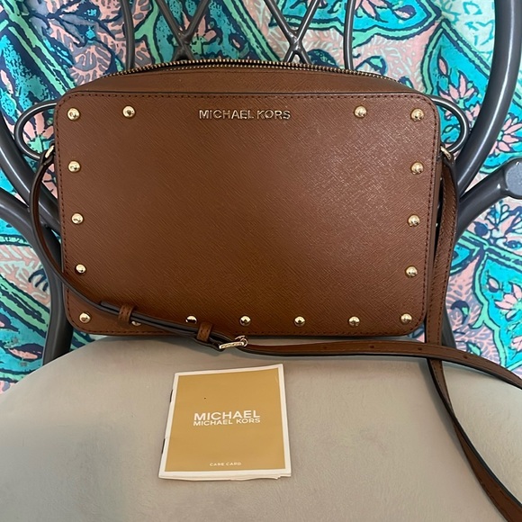 Michael Kors Handbags - Michael Kors Tan Crossbody
